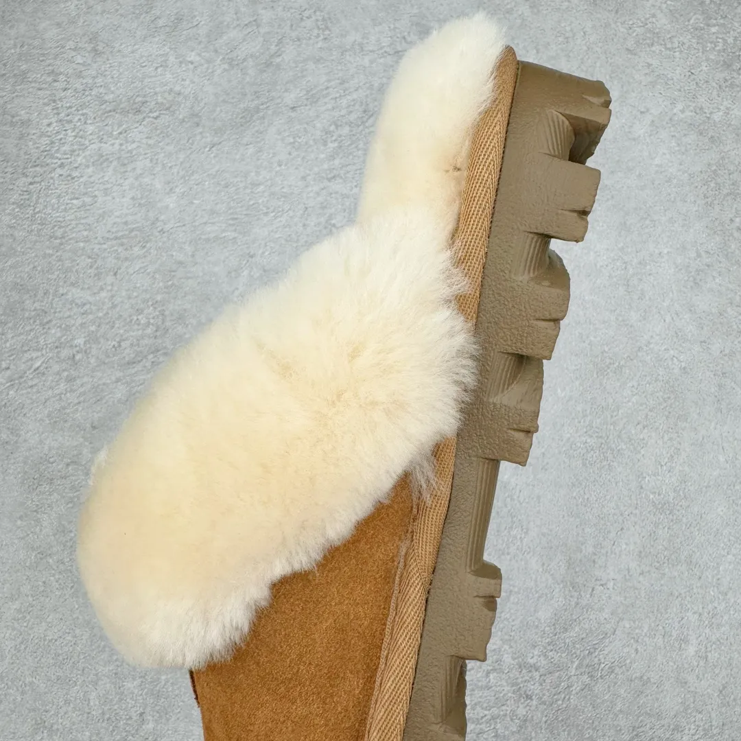 Pick up locally 💰440 UGG 5125 Star drag autumn and winter sheep fur integrated snow boots. All shoes are made of ZP. Longfeng A-grade Australian imported sheep fur integrated brand OEM production line. Fully follow the ZP process. OEM original pattern maker. Adhering to the principle of no original shoe development and selection. Pay attention to every detail. The most authentic version on the market. TREADLITE "light wing" technology outsole. Lightweight/durable/flexible/pile size: 35 36 37 38 39 40 Coding: by2936040